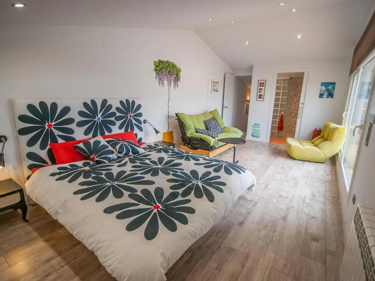 Lively Holiday Home In L'Escala With Swimming Pool