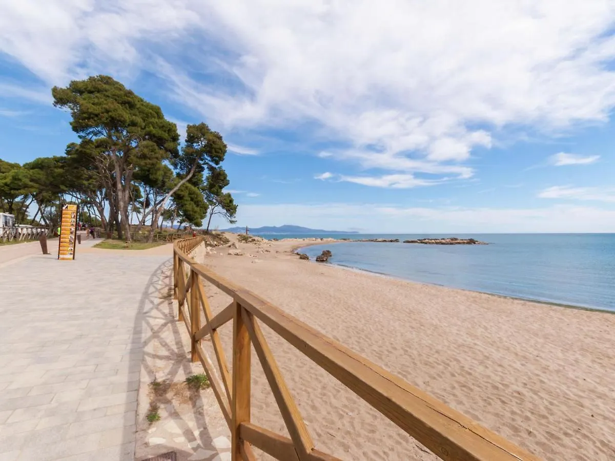 Lively Holiday Home In L'Escala With Swimming Pool