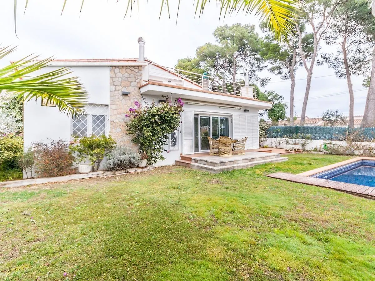 Lively Holiday Home In L'Escala With Swimming Pool