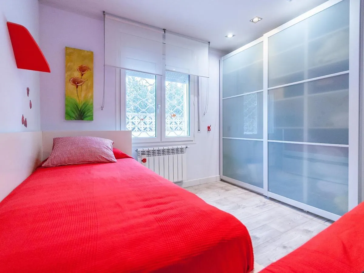 Lively Holiday Home In L'Escala With Swimming Pool إسبانيا